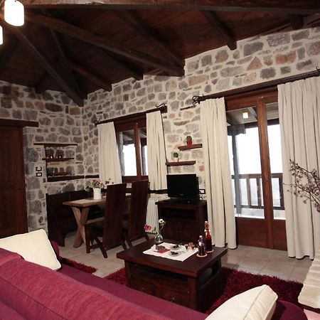 Appartamento Efharis Filoxenon Feneos Esterno foto