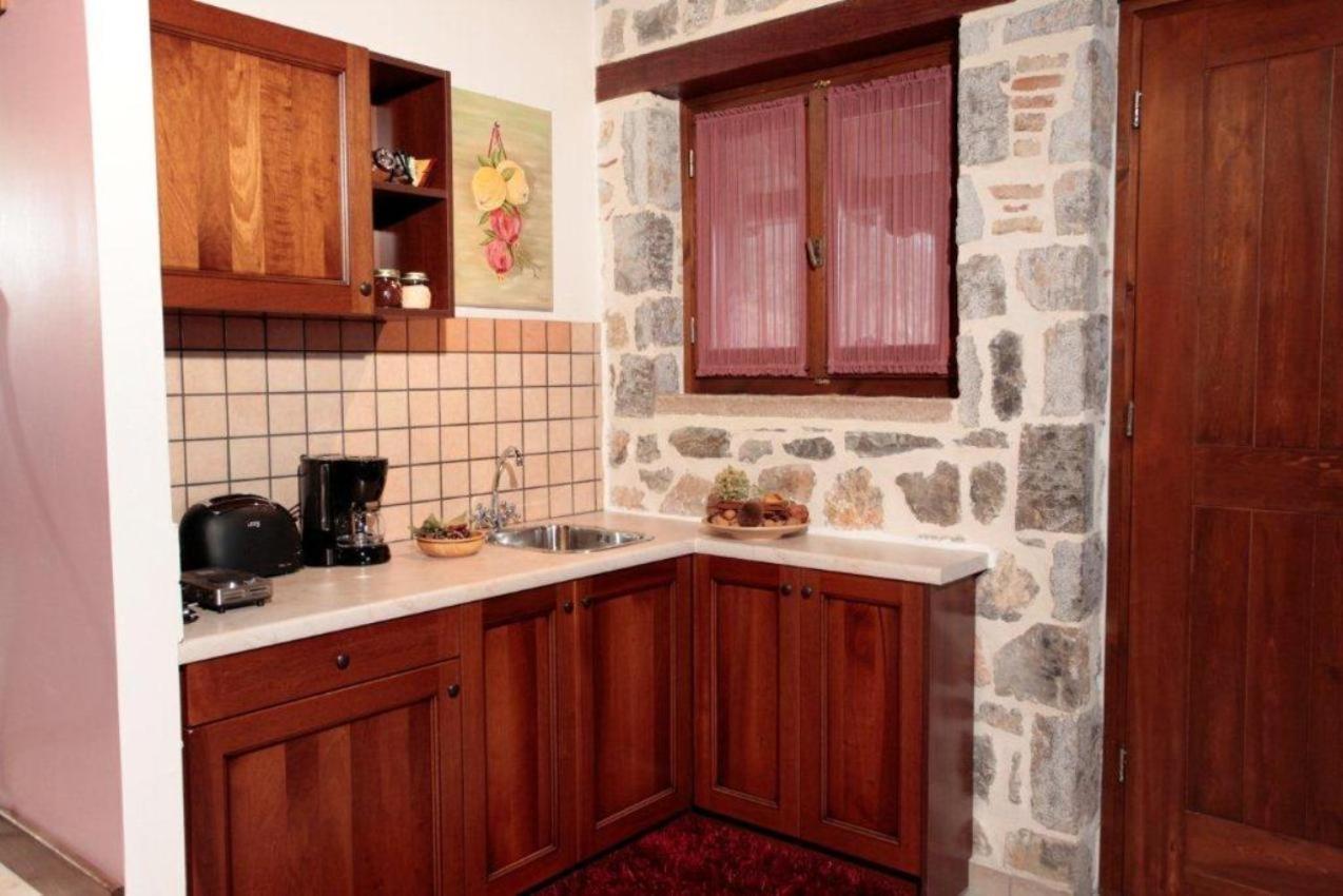 Appartamento Efharis Filoxenon Feneos Esterno foto