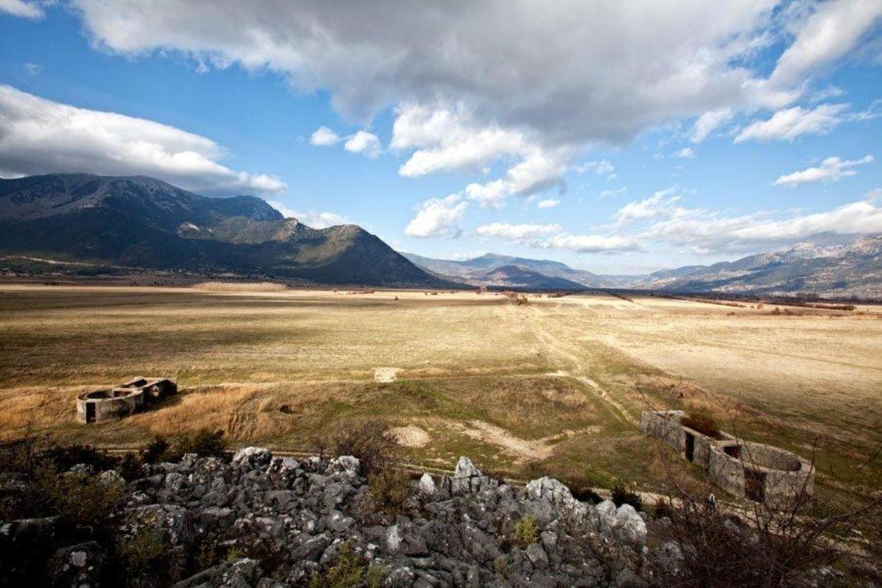 Appartamento Efharis Filoxenon Feneos Esterno foto