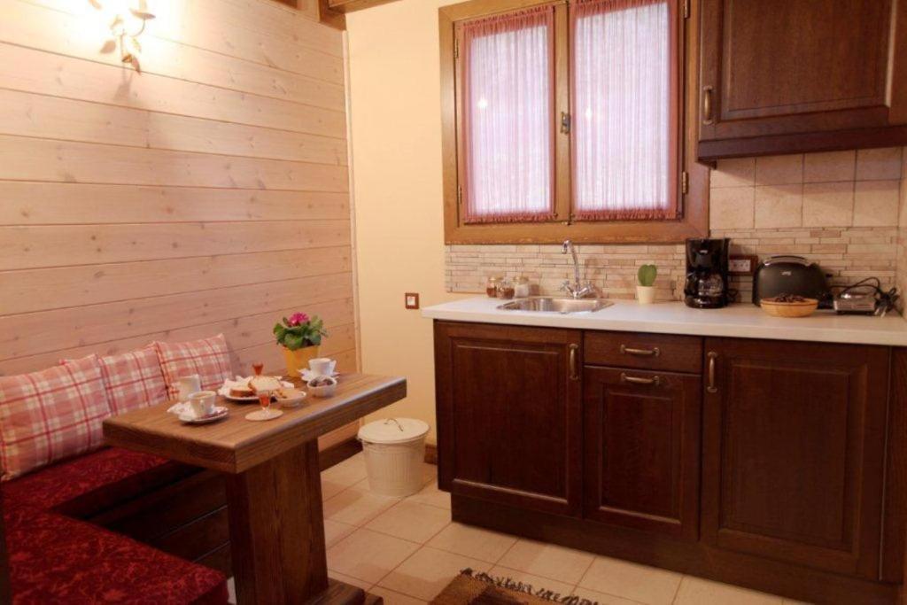 Appartamento Efharis Filoxenon Feneos Esterno foto